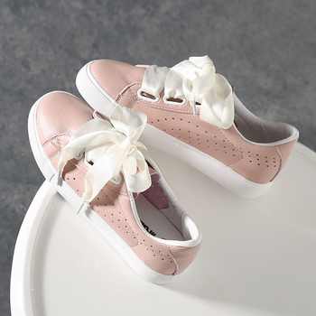 Όμορφα γυναικεία πάνινα παπούτσια - αναπνεύσιμα και σατέν, σε ροζ και λευκό χρώμα