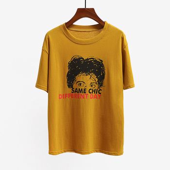 Υπέροχες κυρίες απλό βαμβακερό T-shirt με μια ενδιαφέρουσα εκτύπωσης και λεζάντα - 4 χρώματα