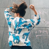 Тъничко дамско яке с много интересни шарени илюстрации и качулка - 3 модела