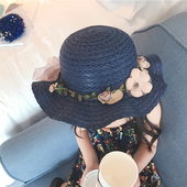 Сладка детска шапка за момичета в син и бежов цвят с декорация цветя