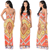 Ενδιαφέρουσες κυρίες φόρεμα με μοτίβα λουλουδιών, λεπτές τιράντες και γυμνή πλάτη