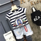 Κομψό παιδικό σετ για αγόρια - κοντό παντελόνι τζιν + ριγέ μπλουζάκι