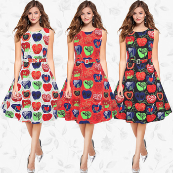 Κυρίες μύδια καθημερινό φόρεμα με πολλά ενδιαφέροντα και όμορφα διαμορφωμένο μοτίβα