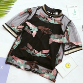 Όμορφες κυρίες διαφανή μπλούζα με εκτυπώσεις + γιλέκο σε μαύρο χρώμα