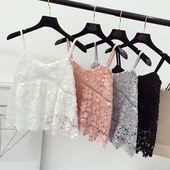 Lacy κυρίες κατοχυρωθούν σε γκρι, λευκό, ροζ, πράσινο και μαύρο, με λεπτές τιράντες