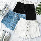 σορτς σύγχρονες γυναίκες σε λευκό, μπλε και μαύρο