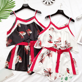 Καλοκαίρι κυρίες jumpsuit με ένα ενδιαφέρον σχέδιο σε μαύρο και άσπρο