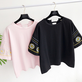 Όμορφες κυρίες μπλούζα με έθνικ μοτίβα σε μαύρο, ροζ και λευκό