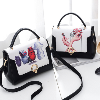 Дамски стилни и красиви чанти с принт и в следните размери - 25 см, 19 см, 12 см