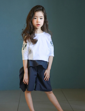 Стилна детска блуза за момичета в различни цветове с бродерия на ръкавите