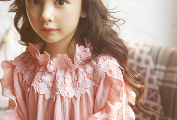 Ефирна детска рокля за момичета с декорация цветя в розов и жълт цвят