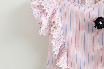 Απαλό σύνολο για κορίτσια - κοντό παντελόνι σε λευκό με ριγέ φανέλα σε ροζ και μπλε χρώμα