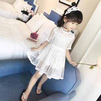 Нежна детска рокля за момичета от дантела в бял цвят