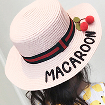 Сладка детска шапка за момичета с надпис