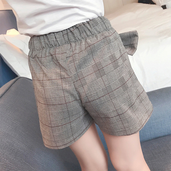 Интересен модел детски къси панталони за момичета тип пола на каре в кафяв цвят