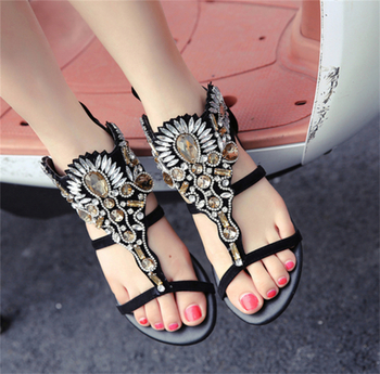 Дамски ежедневни сандали на равна подметка с интересни лъскави камъни - 2 цвята