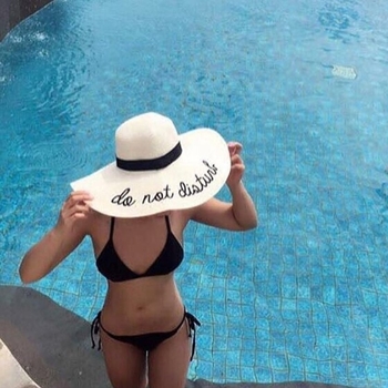 Fabulous καπέλο παραλία με κεντημένη επιγραφή - 11 μοντέλα