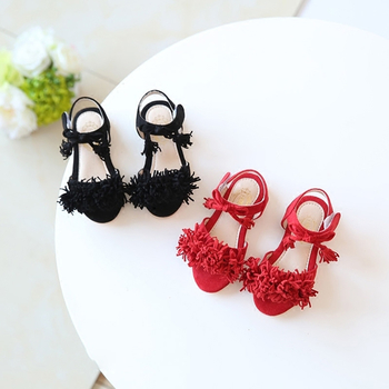 Стилни детски сандали за момичета в червен и черен цвят с ресни