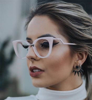 Дамски слънчеви очила с интересна форма на рамките и стъклата - 12 модела