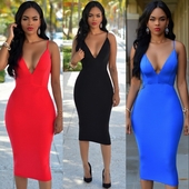 Красива дамска рокля по тялото с V-образно деколте и гол гръб в червен, черен и син цвят