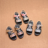 Интересен модел детски сандали за момичета с лъскава декорация