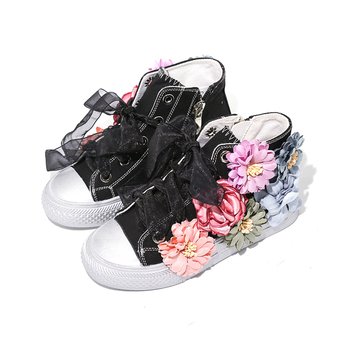 Όμορφα παιδικά πάνινα παπούτσια με floral 3D διακόσμηση