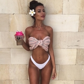 Стилен бански костюм за дамите с интересно горнище