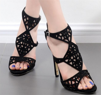 Уникални дамски сандали на висок ток с интересна орнаментика за украса