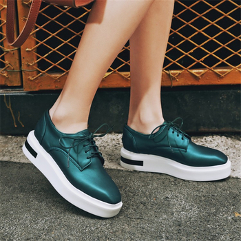Μοναδικά γυναικεία σπορ-κομψά αθλητικά πάνινα παπούτσια με υψηλή επίπεδη σόλα 4 εκ. - 3 χρώματα