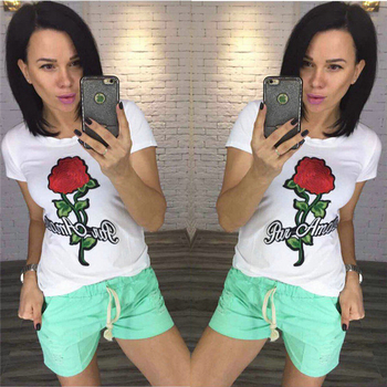 Γυναικείο  T-shirt με ενδιαφέρον εκτύπωσης - τριαντάφυλλα σε δύο χρώματα