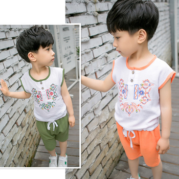 Καθημερινό παιδικό σετ για αγόρια σε διάφορα χρώματα με κεντήματα