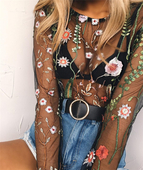 Много нежна дамска прозираща блузка с флорални шарки и дълъг ръкав