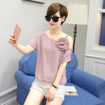 Γυναικεία μοντέρνα μπλούζα  με ενδιαφέρουσα διακόσμηση