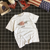 Семпла мъжка тениска с картинка на риба в бял цвят