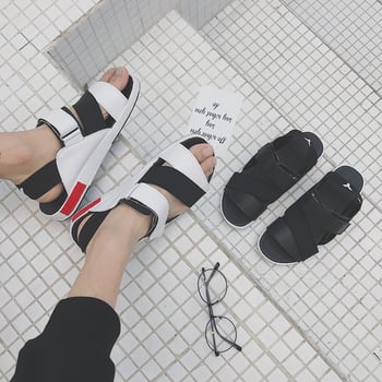 Много удобни спортни сандали за мъже в бял и черен цвят