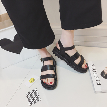 Красиви дамски сандали с интересна и удобна подметка в бял и черен цвят