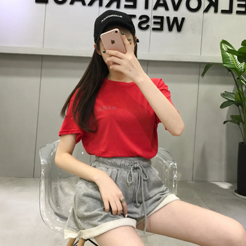 Κομψό γυναικείο σύνολο casual - παντελόνι και  μπλουζάκι σε κόκκινο χρώμα