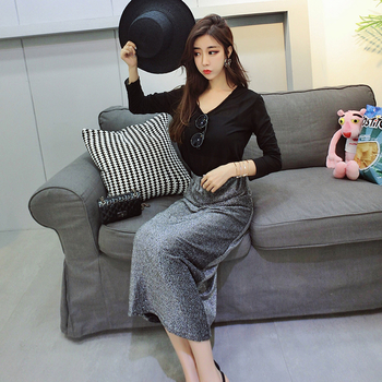 Дамски комплект - дълга стилна лъскава пола и блуза в черен цвят