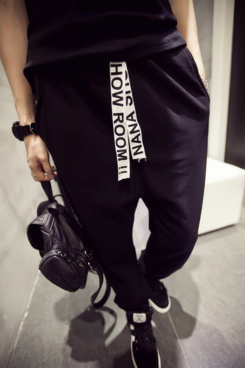 Стилен спортно-елегантен дамски панталон в черен цвят
