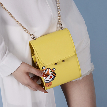 Сладка дамска чанта в четири цвята с апликация на тигър