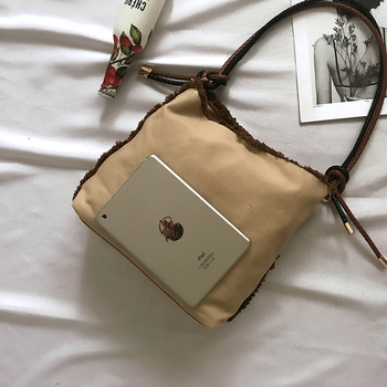 Ежедневна дамска чанта в три цвята, с апликация