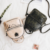 Κομψό μίνι γυναικείο σακίδιο σε τέσσερα χρώματα με μεταλλική διακόσμηση