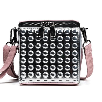 Стилна дамска чанта в квадратна форма в два цвята
