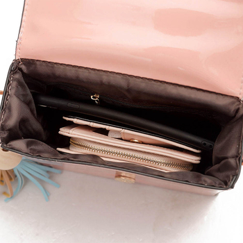 Стилна дамска чанта с пискюл в семпъл модел в три цвята