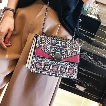 Цветна дамска чанта с метална дръжка в два цвята
