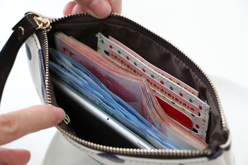 Стилен дамски портфейл с дръжка в различни цветове и изображения