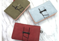 Дамски портфейл с цип в шест цвята