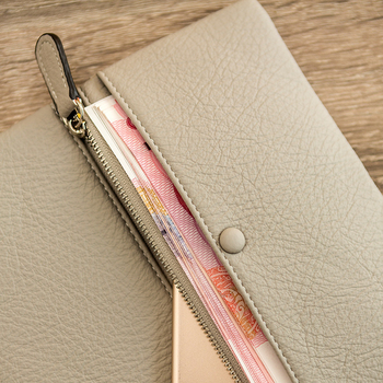 Нежен дамски портфейл в семпъл модел в пет цвята