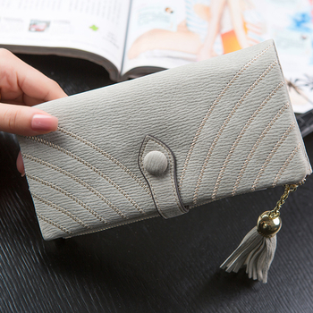 Стилен дамски портфейл с пискюл и копче в пет цвята