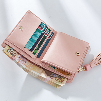 Мини дамски портфейл с пискюл в семпъл модел в шест цвята